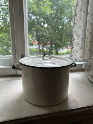 Кастрюля с крышкой