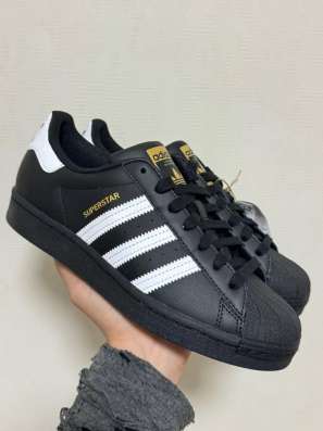 Черные кроссовки Adidas