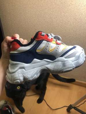 Кроссовки женские