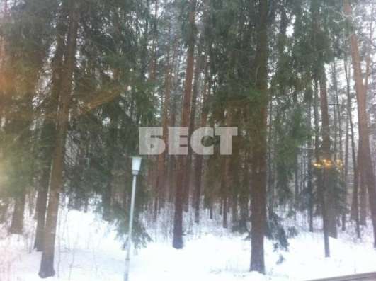 Продам четырехкомнатную квартиру в Одинцово. Жилая площадь 192 кв.м. Этаж 2. Дом кирпичный.