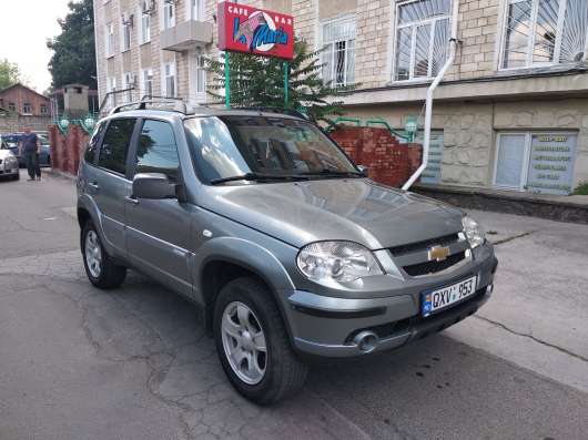 Компания продает Chevrolet Niva фото 8