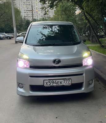 Toyota voxy в Москве фото 5