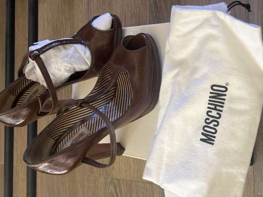 Продам босоножки Moschino в Москве