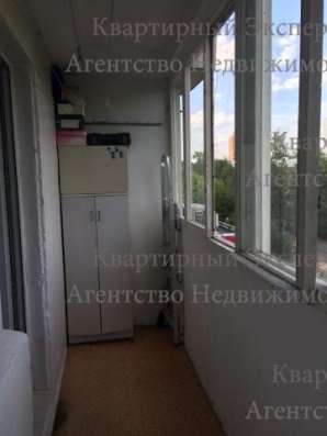 Продам однокомнатную квартиру в Москве. Жилая площадь 34,70 кв.м. Дом панельный. Есть балкон.