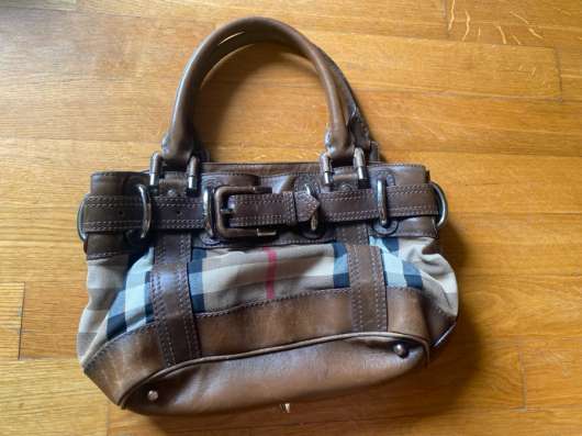 Burberry  сумка в отличном состоянии