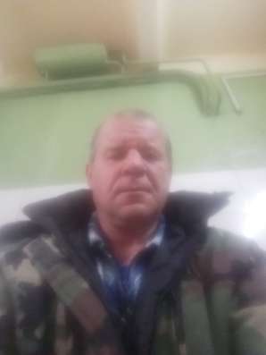 Юрий, 45 лет, хочет пообщаться