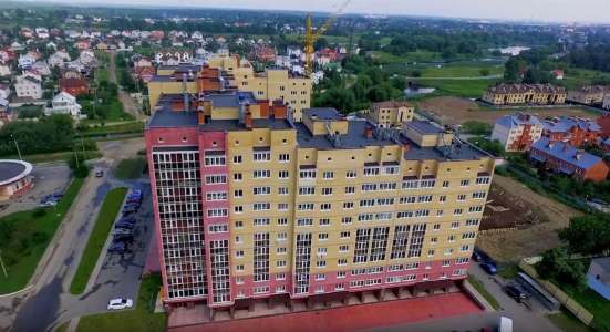 Продам трехкомнатную квартиру в Тверь.Жилая площадь 86  кв.м.Дом кирпичный.Есть Балкон.