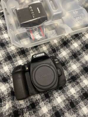 Canon EOS 90D