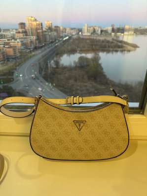 Сумка Guess