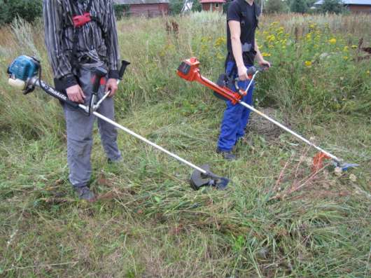 Покос травы Бурьяна Сухостоя в Кимре