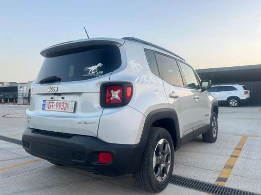 Jeep Renegade 2016 фото 10