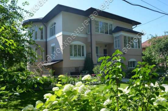 Продам коттедж в Москва.Жилая площадь 413  кв.м.Есть Электричество.