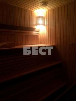 Продам четырехкомнатную квартиру в Москве. Жилая площадь 166 кв.м. Дом монолитный. Есть балкон. в Москве