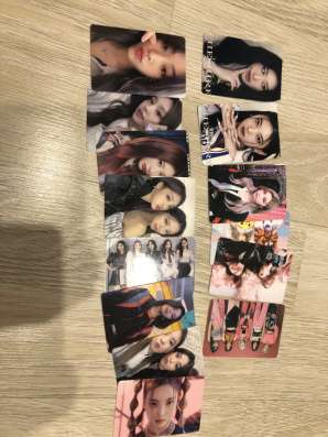 Карточки itzy, twice, и ещё одна группа. раздельные