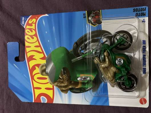 Машина HotWheels