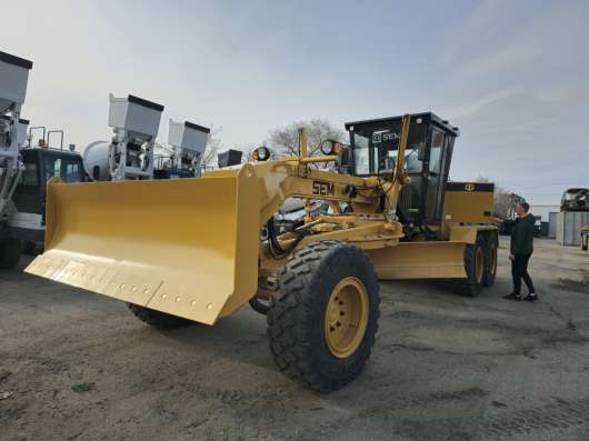 Грейдер SEM 922F AWD в Владивостоке