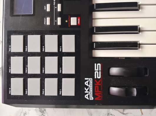 Akai mpk 25 pro в Москве фото 4