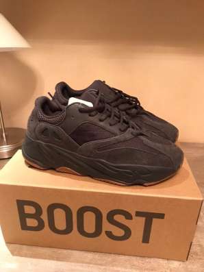 Adidas Yeezy Boost 700