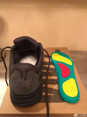 Adidas Yeezy Boost 700 в Москве