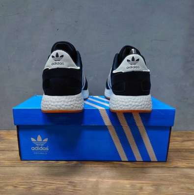 Крссовки Adidas в Москве