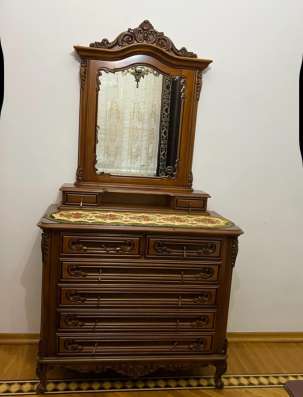 Камод с зеркалом