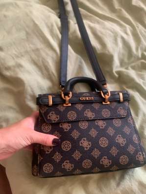 Продам сумочку Guess