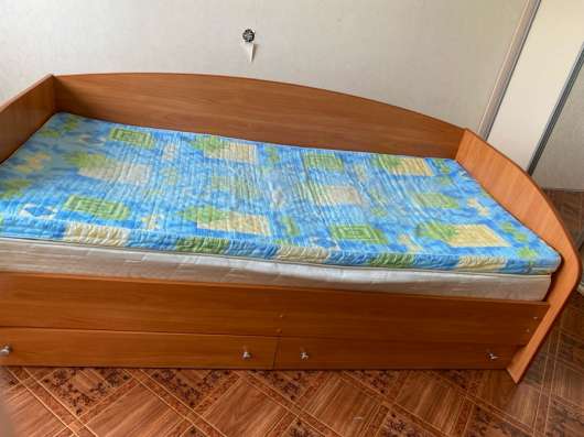 Кровать