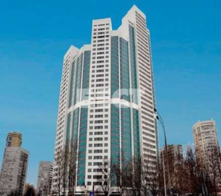 Продам четырехкомнатную квартиру в Москве. Этаж 9. Дом монолитный. Есть балкон.
