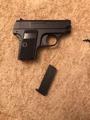 Игрушечный пистолет. Colt. Железный