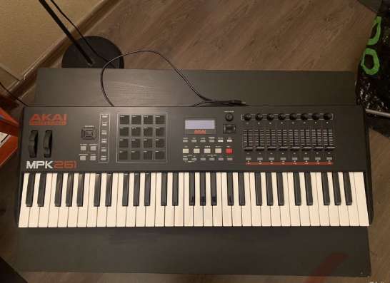MIDI-клавиатура AKAI MPK 261
