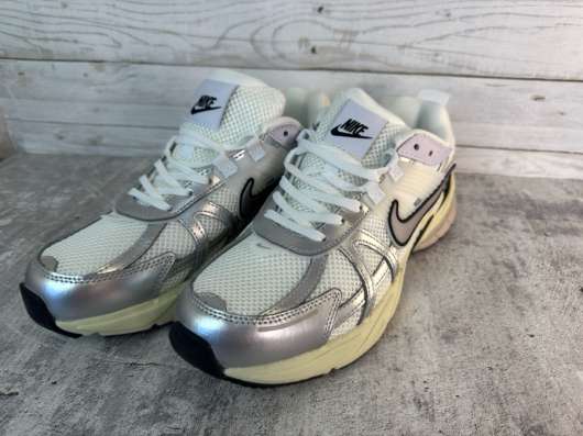 Кроссовки Nike V2K Run в Москве фото 9